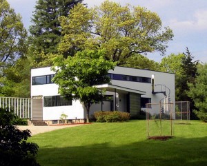 The facade of the Gropius House in Lincoln, MA
