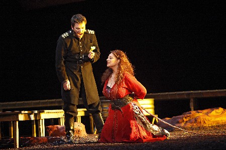Carmen (mezzo-soprano Dana Beth Miller) swears she will love Don José (tenor John Bellemer) if he releases her from prison.