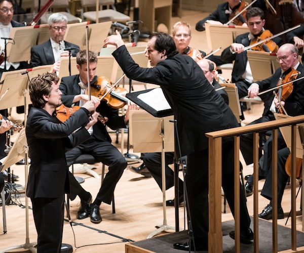 Christian Tetzlaff with the BSO and music director Andris Nelsons. Photo: Liza Voll