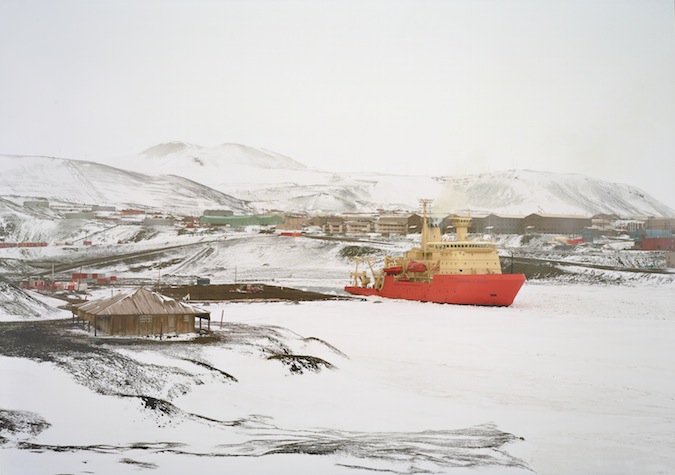 An-My Lê, Robert Falcon Scott’s Hut and Research Vessel Nathaniel Palmer, 2008, archival pigment print, 40 in. x 56 ½ in., Museum purchase from the Jetté Acquisitions Fund, 2009.056