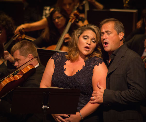 Tamara Mancini and Paul Groves performing in Odyssey Opera's staging of "El Cid."