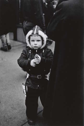 Diane Arbus. Kid in a hooded jacket aiming a gun, N.Y.C. 1957. Photo: Courtesy of the Metropolitan Museum of Art.