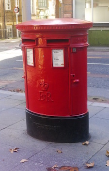 Traditional London Red Mailbox, Photo: M. Favermann