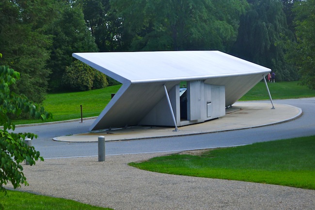 Wellington Reiter's "Visitor Station," 2004 (Back of structure). Photo: Mark Favermann.