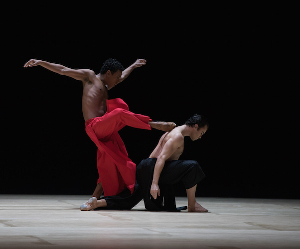 Irlan Silva and Paulo Arrais in Wayne McGregor's "Obsidian Tear." Photo: Rosalie O'Connor, courtesy of Boston Ballet